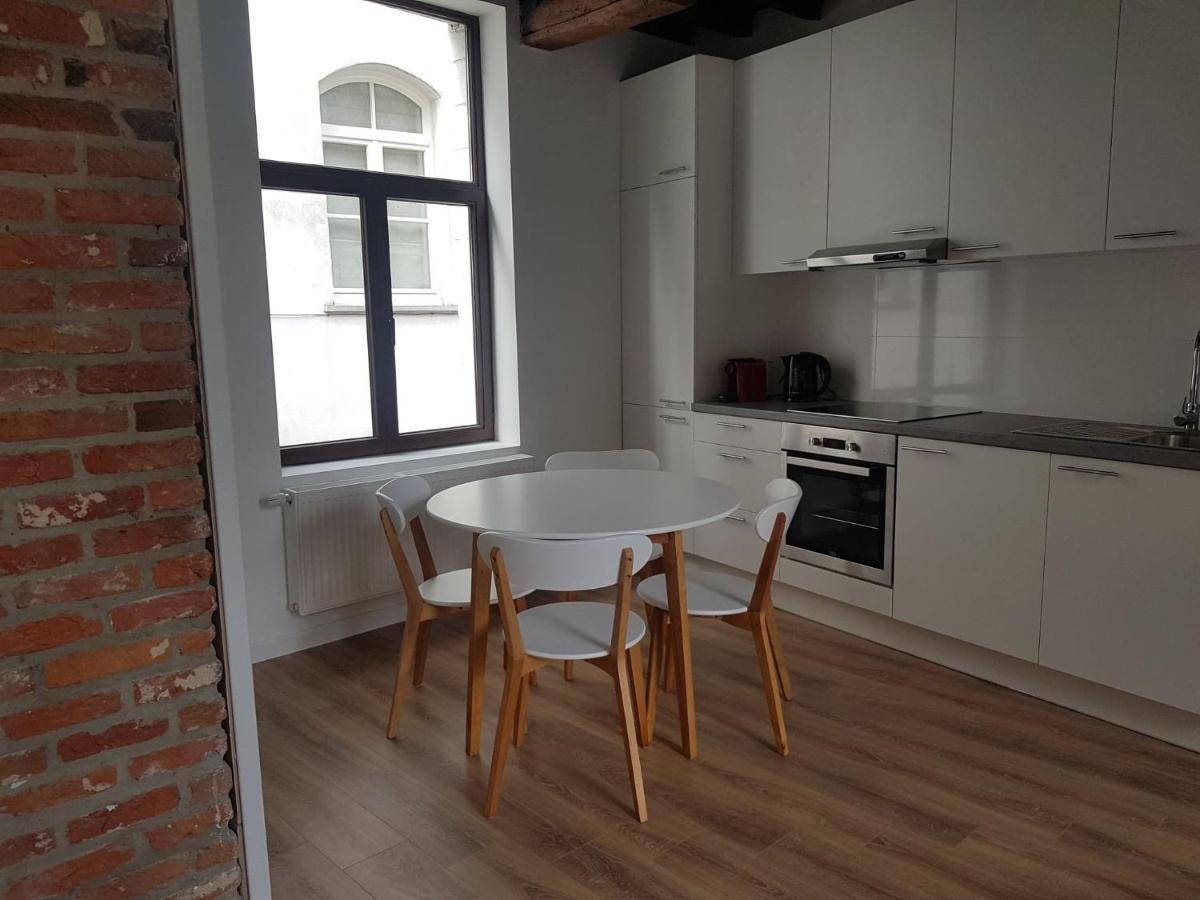 Al In Den Aap Gelogeerd? Apartment Mechelen Bagian luar foto